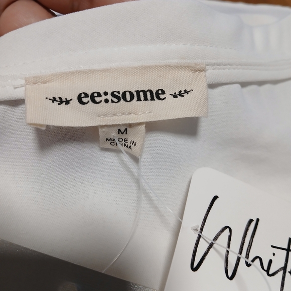 Eesome‎ Elegant White V-Neck Blouse Sz M - Picture 6 of 7